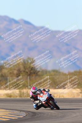 media/Jan-10-2025-CVMA Friday Practice (Fri) [[489e0da257]]/Group 4 and Trackday/Session 5 (Turn 7)/